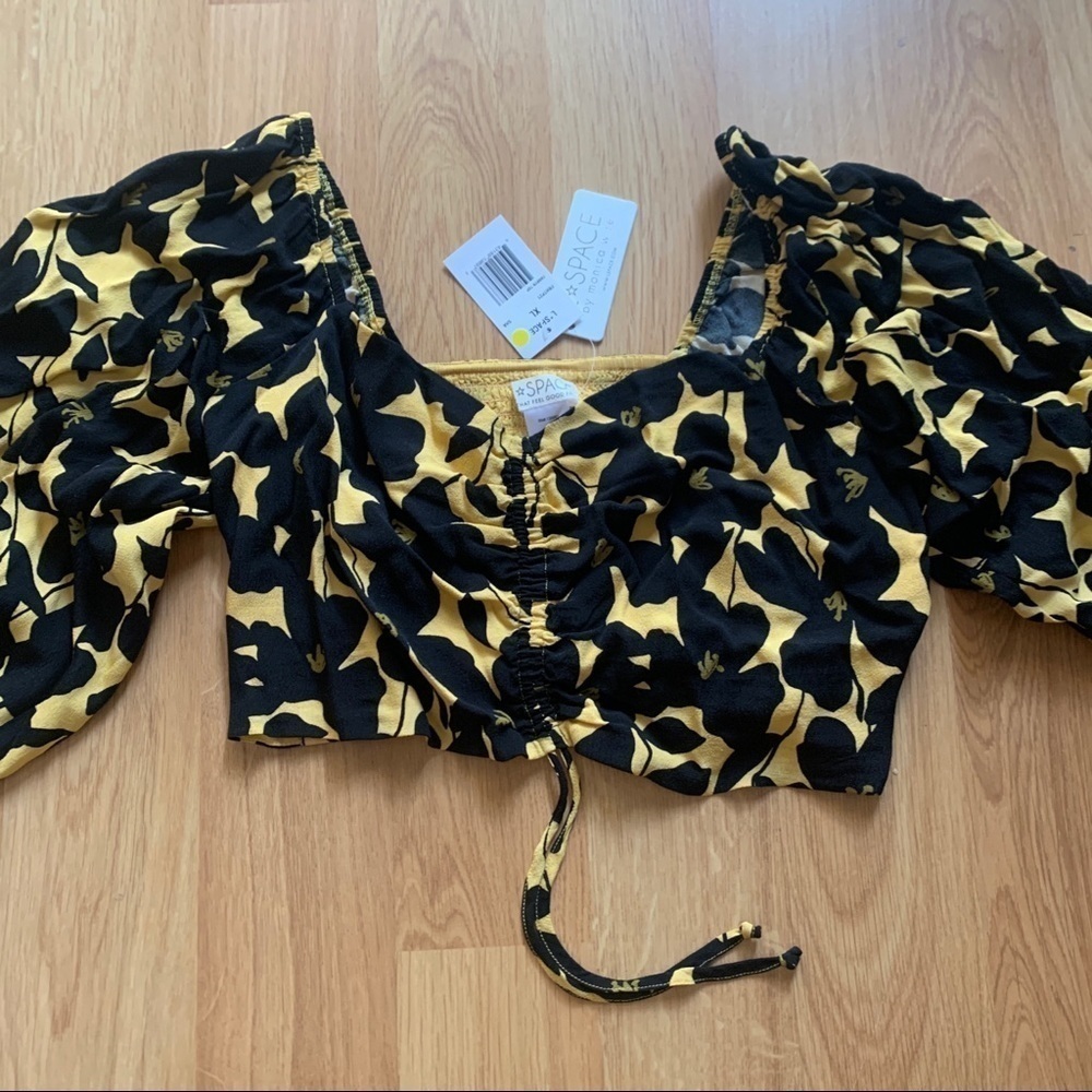 LSPACE FARRYN CROP top black yellow floral design front scrunch X-LARGE